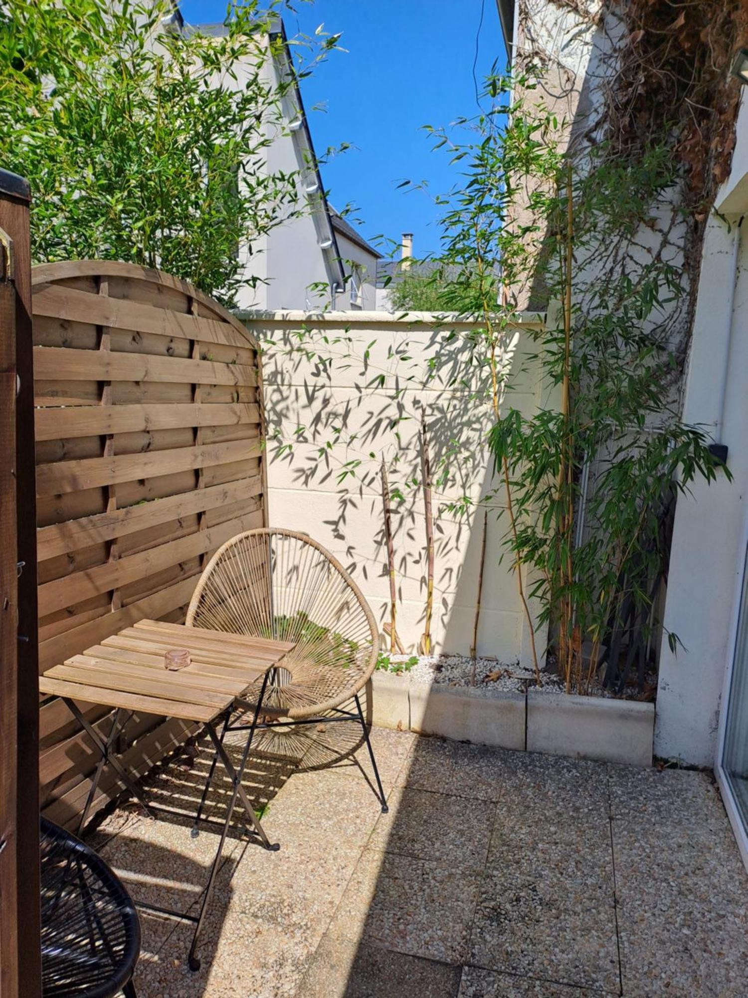 Joli Studio Au Calme Dans Un Jardin Privatif Ouistreham Bagian luar foto